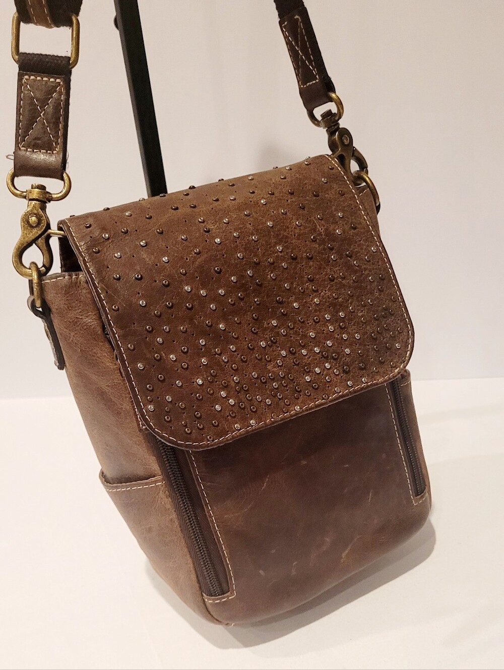 Gun Tote'n Mamas Distressed Leather Conceal Carry Crossbody - Picture 2 of 14